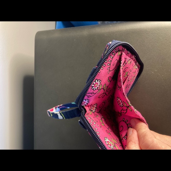 Vera Bradley Wristlet Wallet (2). - Picture 12 of 16